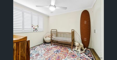 SPACIOUS RENOVATED UNIT - WALK TO BEACH & HEART OF COOLANGATTA - Photo 4