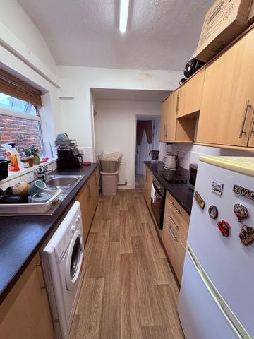 2 bedroom terraced house to rent - Photo 4