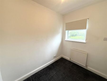 3 bedroom end of terrace house to rent - Photo 3