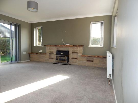 3 bedroom bungalow to rent - Photo 1