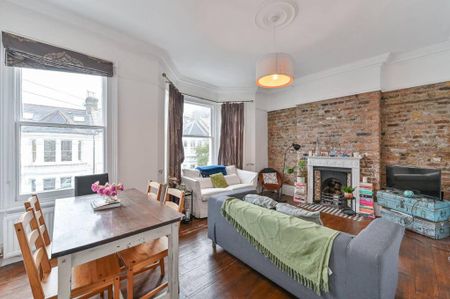 3 bedroom flat to rent - Photo 2