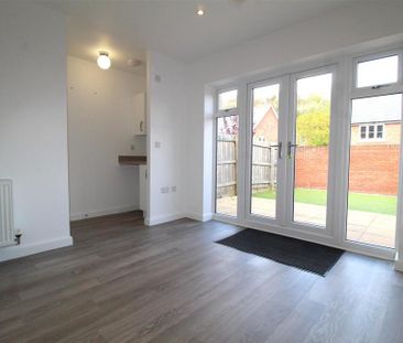 3 bedroom semi-detached house to rent - Photo 2
