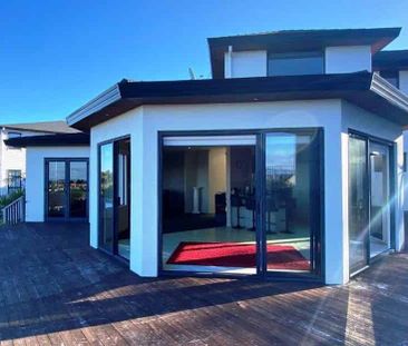 Designed for large-scale living and entertaining - Photo 4