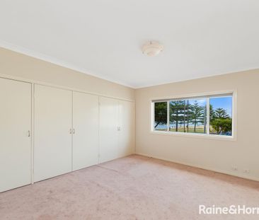 TOP FLOOR APARTMENT IN PRIME POSITION! - Photo 4