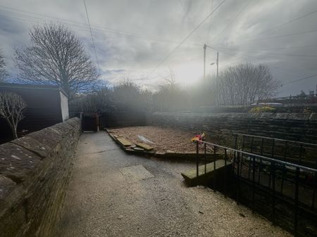 Lister Avenue, Bradford - Photo 3
