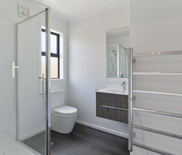 Stylish Townhouse - Photo 1