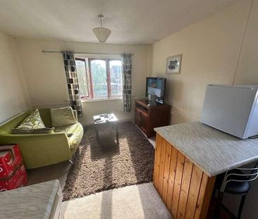 Glenville Close, Royal Wootton Bassett, SN4 - Photo 5