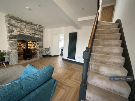 4 bedroom end of terrace house to rent - Photo 3