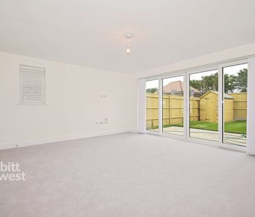4 bedroom end of terrace house to rent - Photo 2