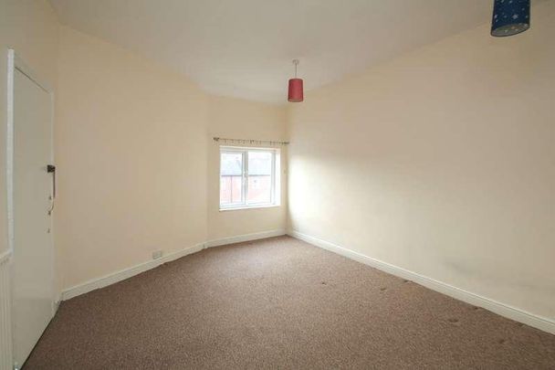 Northenden Road, Sale, Cheshire, M33 - Photo 1