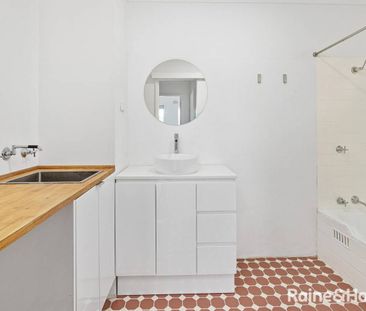 TOP FLOOR APARTMENT WITH NORTH FACING ASPECTS - Photo 5