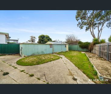10 Cassia Crescent, Queanbeyan, NSW 2620 - Photo 2