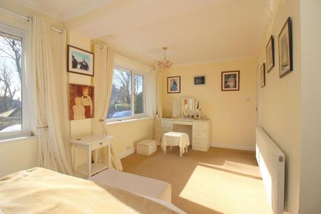 4 bedroom detached house to rent - Photo 5