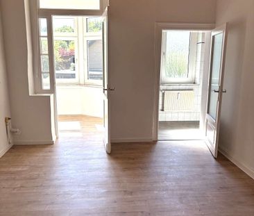 Altbauwohnung im Zentrum ! Frisch renoviert, großzügig und modernis... - Photo 1