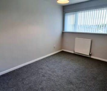 Partly Furnished 3 Bedroom Terrace - Photo 3