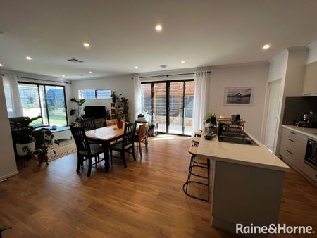 Splendid 4Br Home in Mount Duneed just before Torquay! - Photo 2
