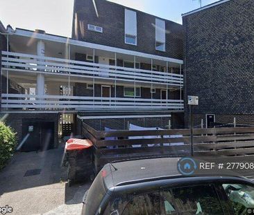 1 bedroom in a flat share to rent - Photo 2