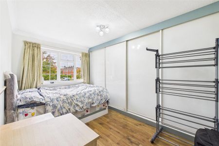 3 bedroom end of terrace house to rent - Photo 4