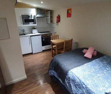 Studio to rent - Photo 3