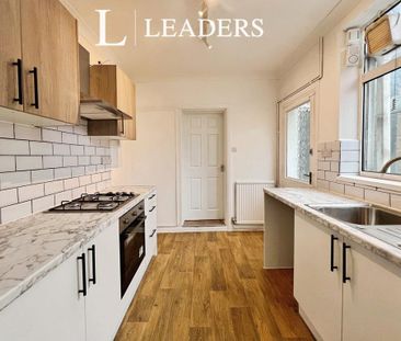 3 bedroom semi-detached house to rent - Photo 4