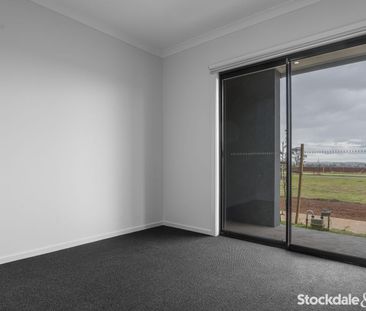 Live Where Lifestyle Meets Luxury in Grand View Estate! - Photo 5