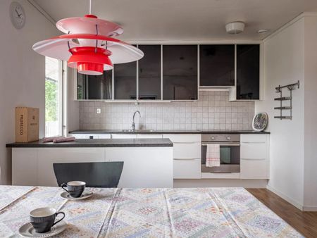 Stor sutterängvilla sollentuna - Photo 2