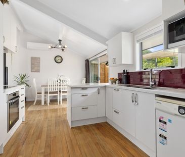 This is a well appointed, three bedroom home featuring a modern kit... - Photo 3