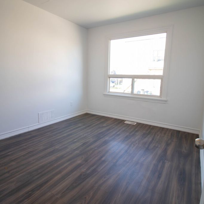 23 St. Patrick St, St. Catharines - 3 Bedroom Main Unit - Photo 1