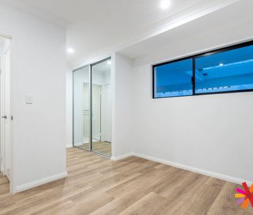 MODERN 2 BEDROOM AND 2 BATHROOM UNIT IN GREAT LOCATION - Photo 5