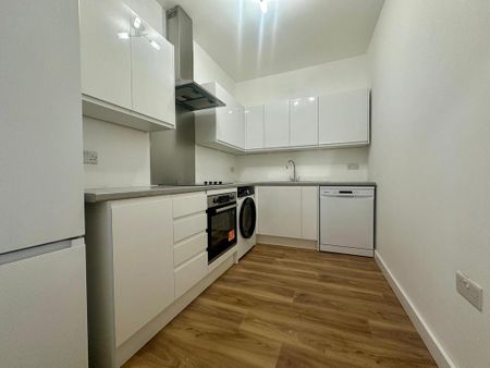 3 bedroom flat to rent - Photo 4