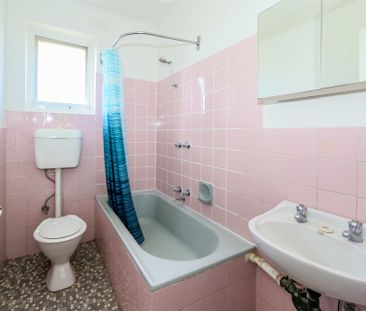 One Bedroom apartment located in the heart of Glen Iris. - Photo 5