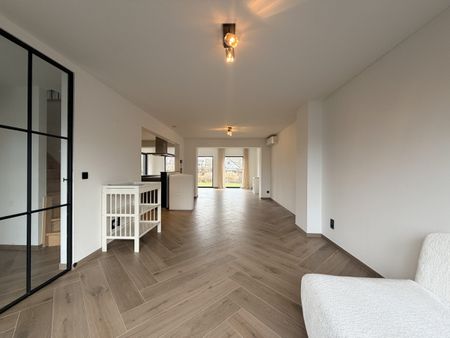 Volledig gerenoveerde woning met tuin en vier slaapkamers nabij centrum Melsele - Marcel Vastgoed - Photo 2