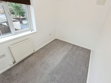 Semi-detached house to rent on - Photo 4