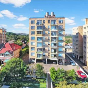 SPACIOUS STUDIO APARTMENT IN ULTRA CONVENIENT LOCATION - Photo 2