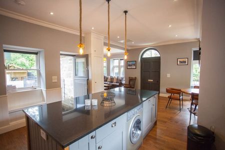 Alexandria - Photo 2