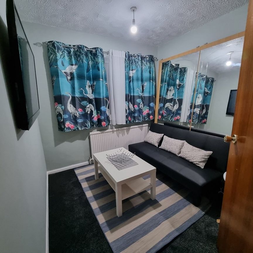 3 Bed Semi-Detached House, Richardson Road, LS9 - Photo 1