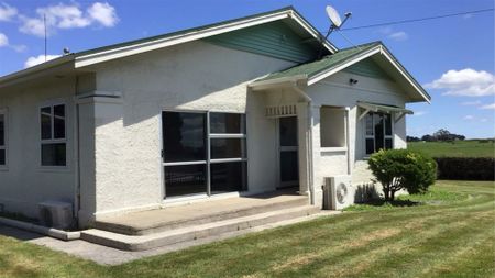 Spacious Rural Retreat for Rent - Photo 2