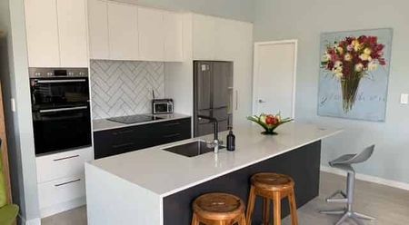 Parkside Paradise: 3 Bed Townhouse - Photo 2