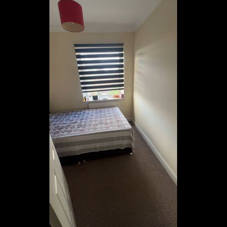 Room in a Shared House, Runfold Avenue, LU3 - Photo 3