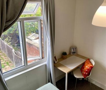 Room in a Shared House, Litchfield Gardens, NW10 - Photo 4