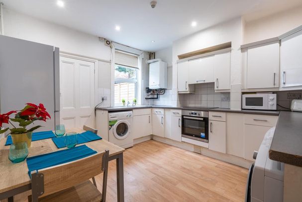 4 bedroom terraced house to rent - Photo 1