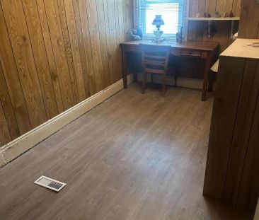 153 BARNESDALE AVENUE N - Photo 1