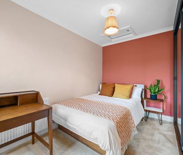 Albany Road, Hersham, KT12 - Photo 4