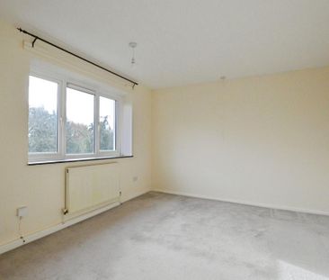 3 bedroom flat to rent - Photo 4