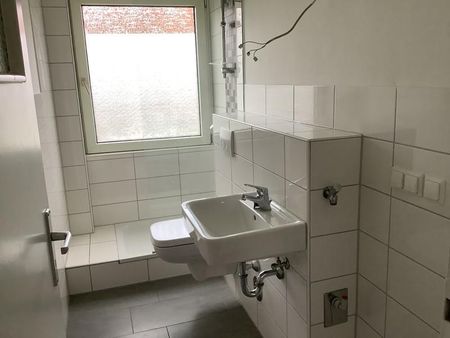Frisch renovierte 3-Zimmer-Erdgeschosswohnung – ca. 58,70 m² mit Tageslichtbad - Photo 2