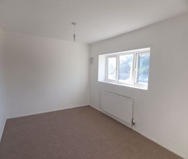 Queens Way, Atherstone - Photo 5