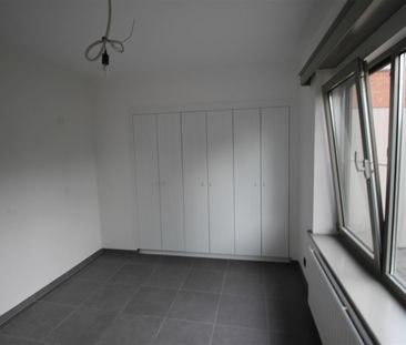 Vrijstaande gerenoveerde woning met 3 slaapkamers, tuin, terras en ... - Photo 2