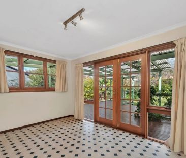 5 Schomburgk Street, Yarralumla. - Photo 3