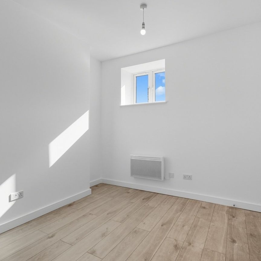 3 Bed Flat, Seven Sisters Road, N15 - Photo 1
