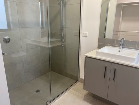 COZY HOME IN A PRIME LOCATION! - Photo 3